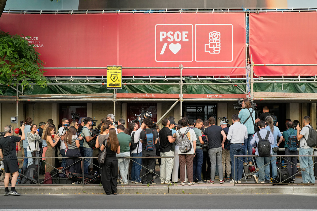 Spanish police search ruling Socialist party’s headquarters in fresh blow to PM Sánchez
