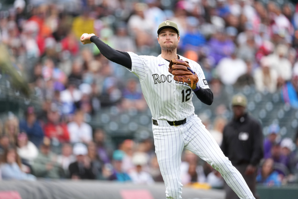 Corbin Carroll hits 2 homers, drives in 3 as the Diamondbacks beat the Rockies 8-6