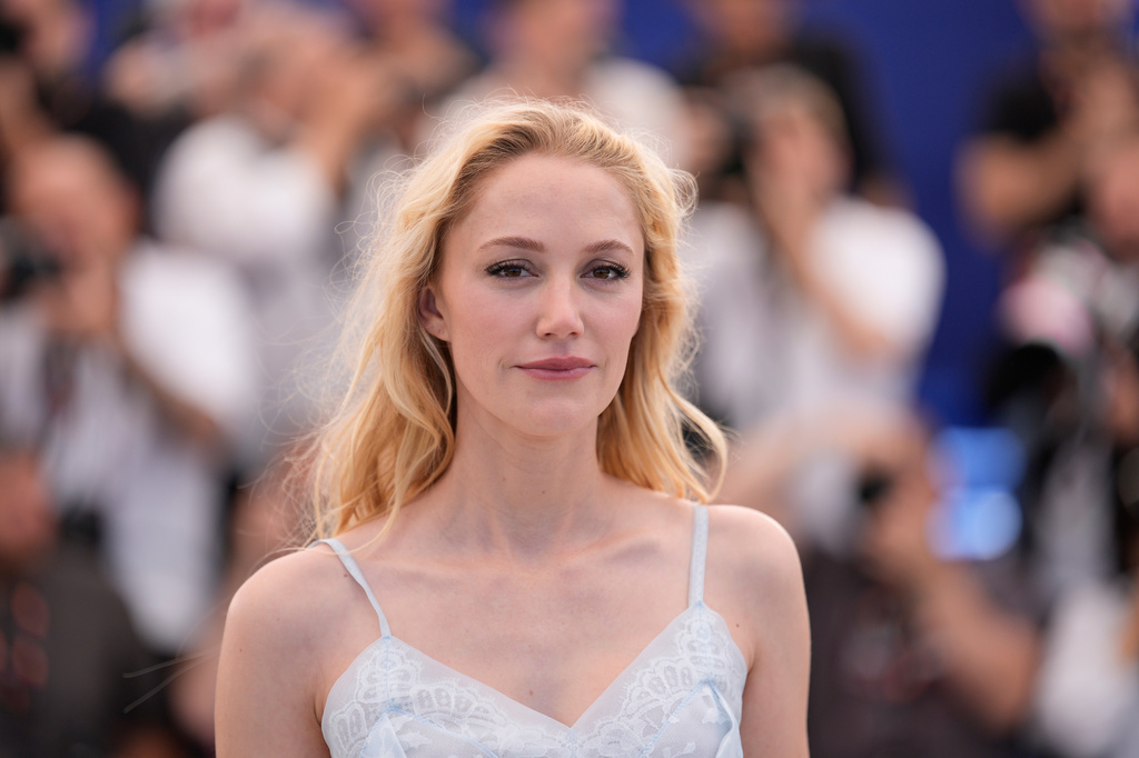 Maika Monroe, much more than ‘Scream Queen,’ returns to Cannes