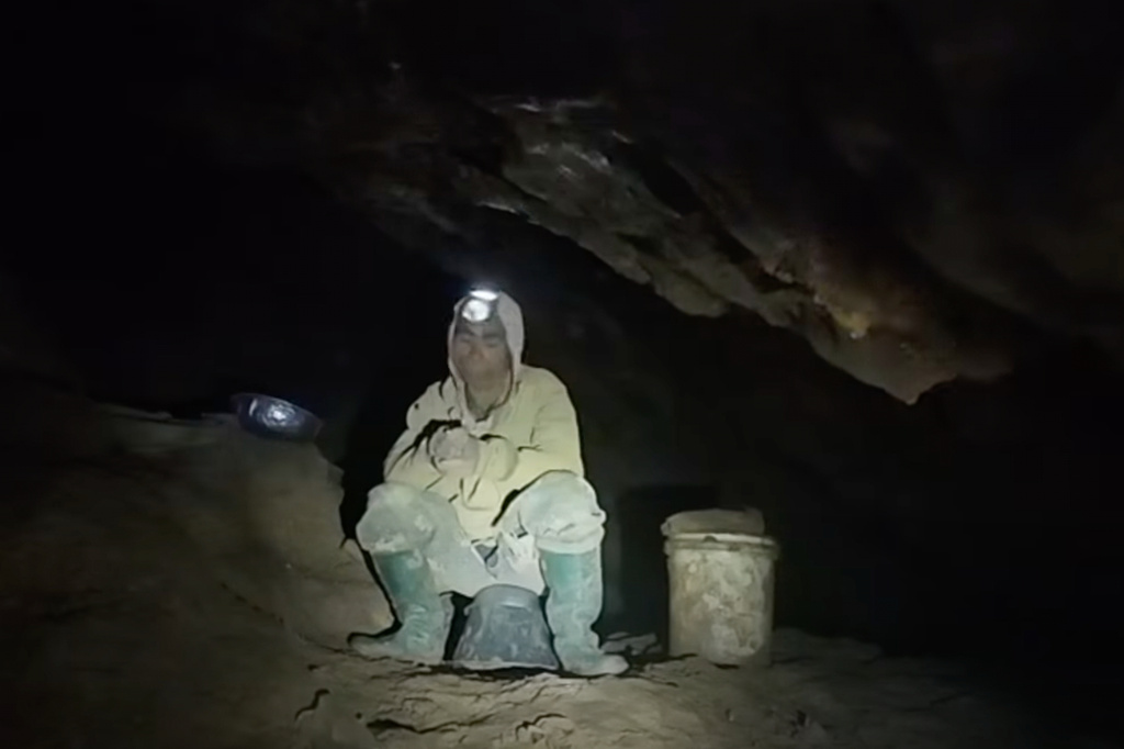 Rescuers unite in Laos to free 5 villagers trapped in a flooded cave and find 2 still missing