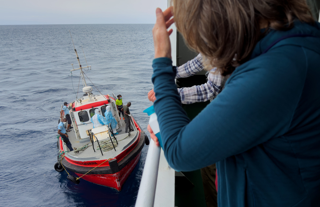 Experts wonder ‘Where is the CDC?’ as a hantavirus outbreak unfolds on a cruise ship