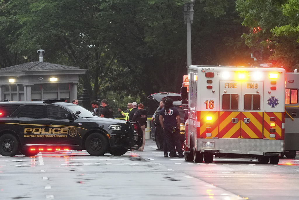 Suspect dead after opening fire near White House security checkpoint, Secret Service says