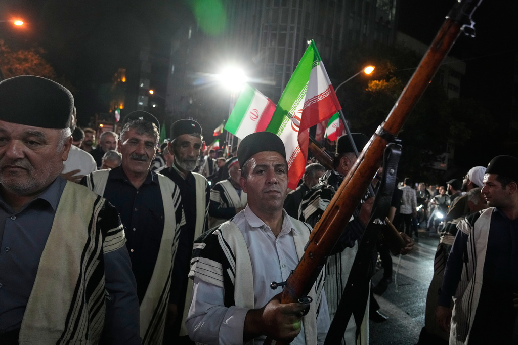 In Iran’s capital, weapons demonstrations send a signal at home and abroad as threat of war remains