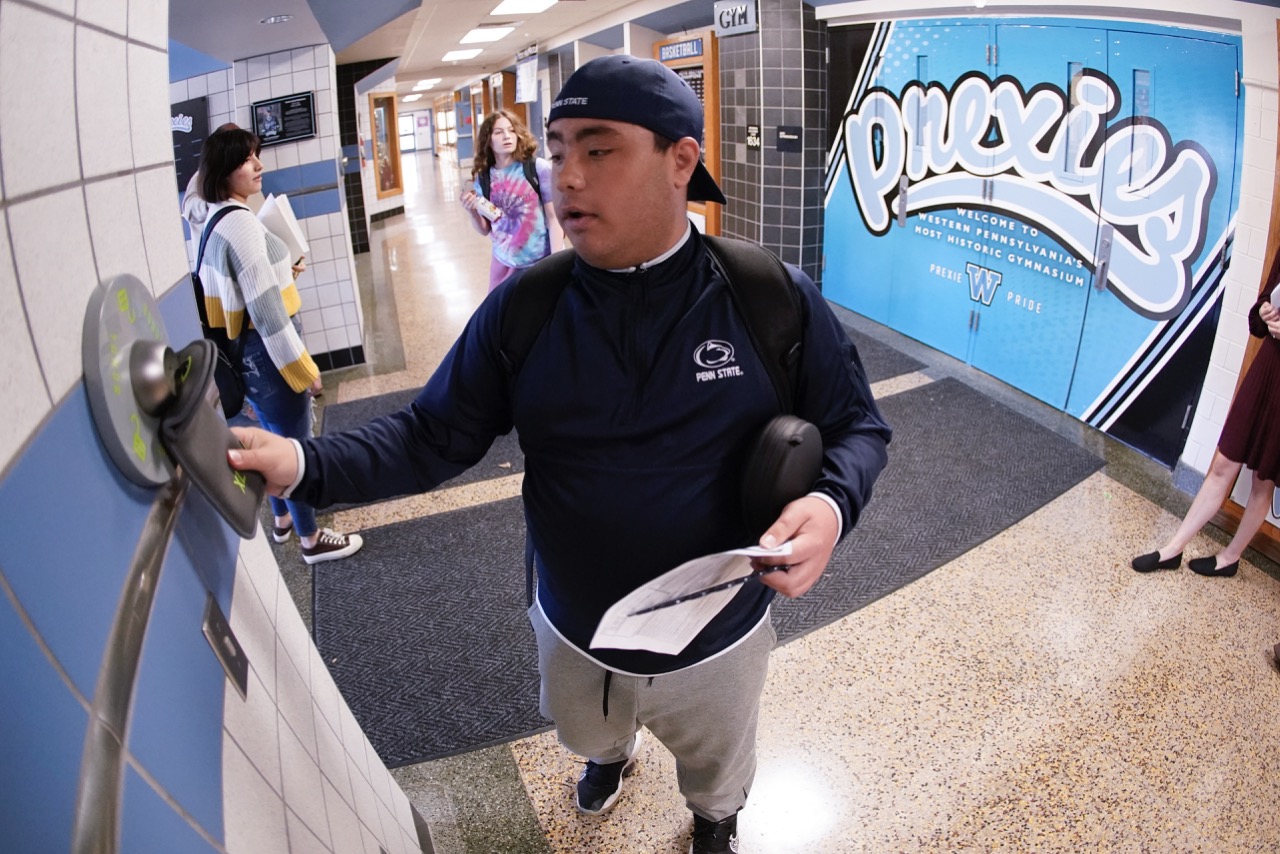 HOLD THE PHONE: Aurora schools scrolling through student phone policies