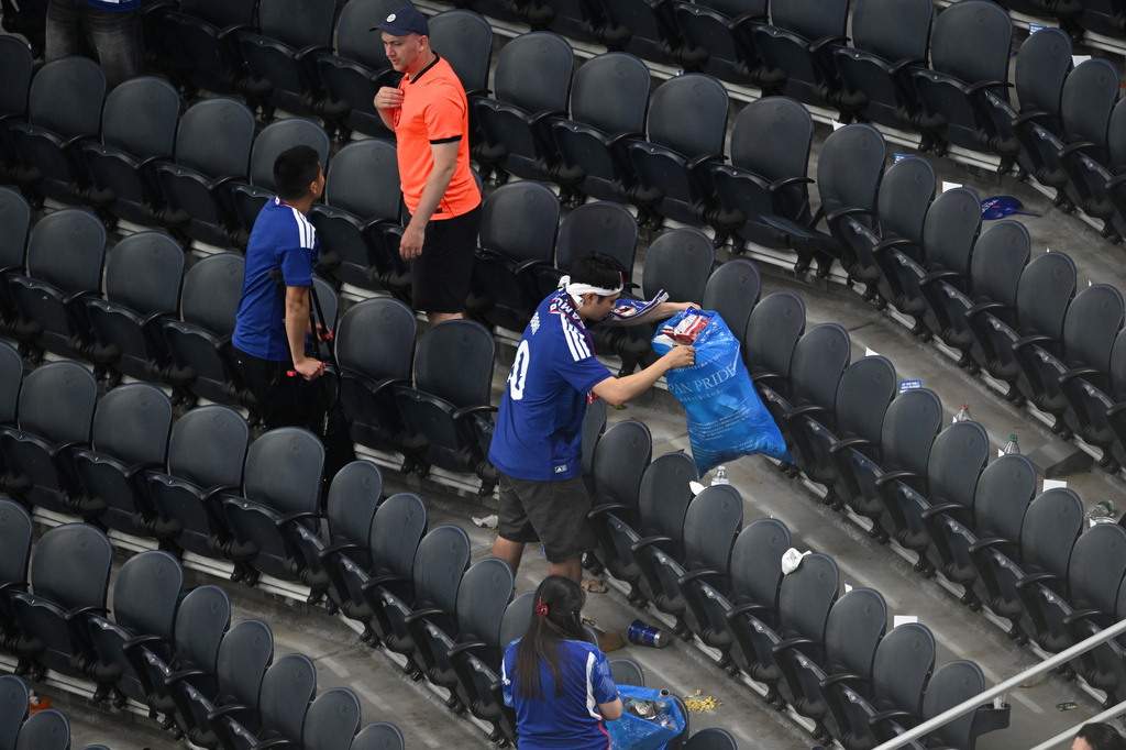 Japan fans use blue bags to uphold a cleansing World Cup tradition after draw