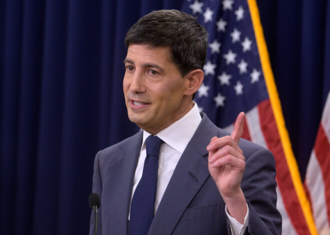 Federal Reserve policymakers show support for rate hikes as Warsh reins in guidance