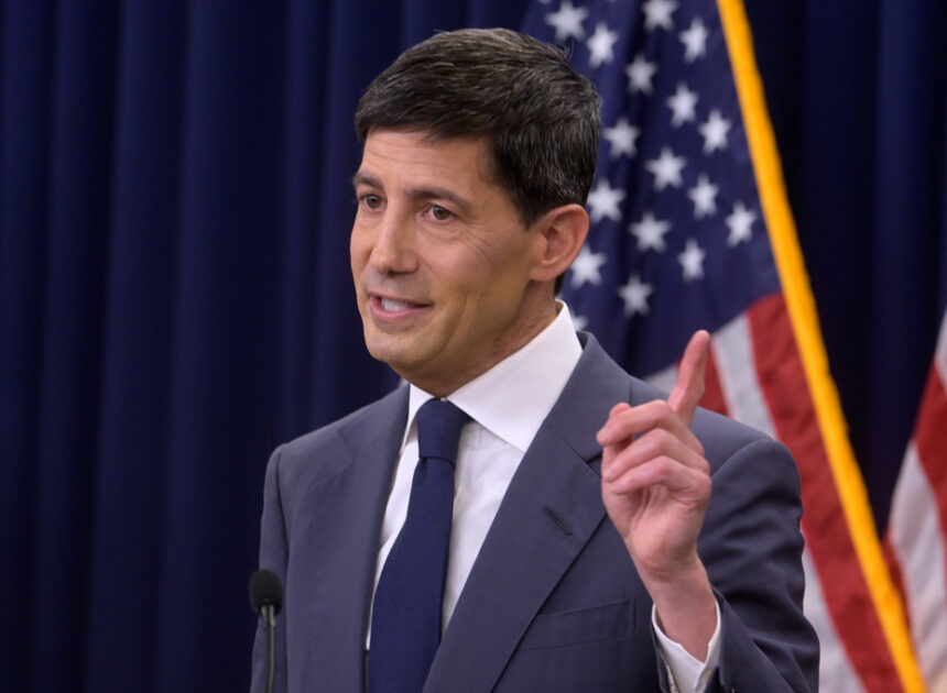 Federal Reserve policymakers show support for rate hikes as Warsh reins in guidance