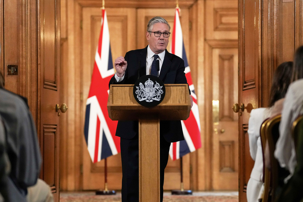 UK bans under-16s from using social media apps including TikTok and YouTube