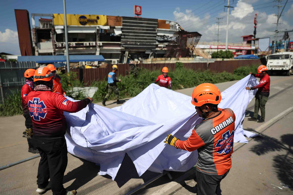 32,000 people displaced by the Philippine earthquake that killed at least 37