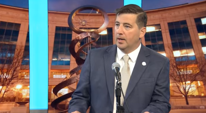 Aurora city manager’s residency questioned amid loophole concerns