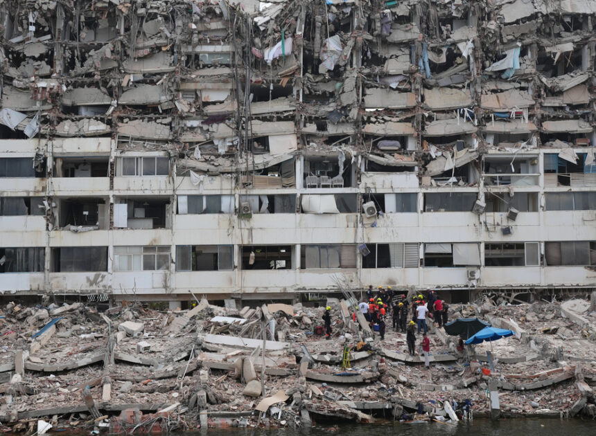 Venezuelans search more earthquake ruins as attention turns to humanitarian crisis