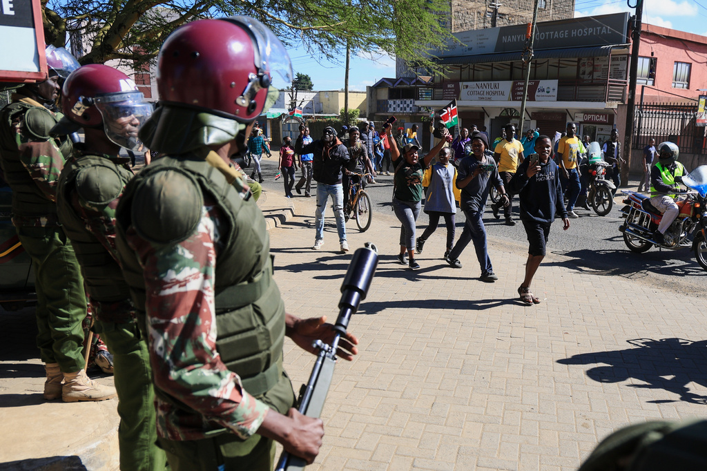 Hundreds of youths protest outside Kenya’s Ebola quarantine center for US citizens