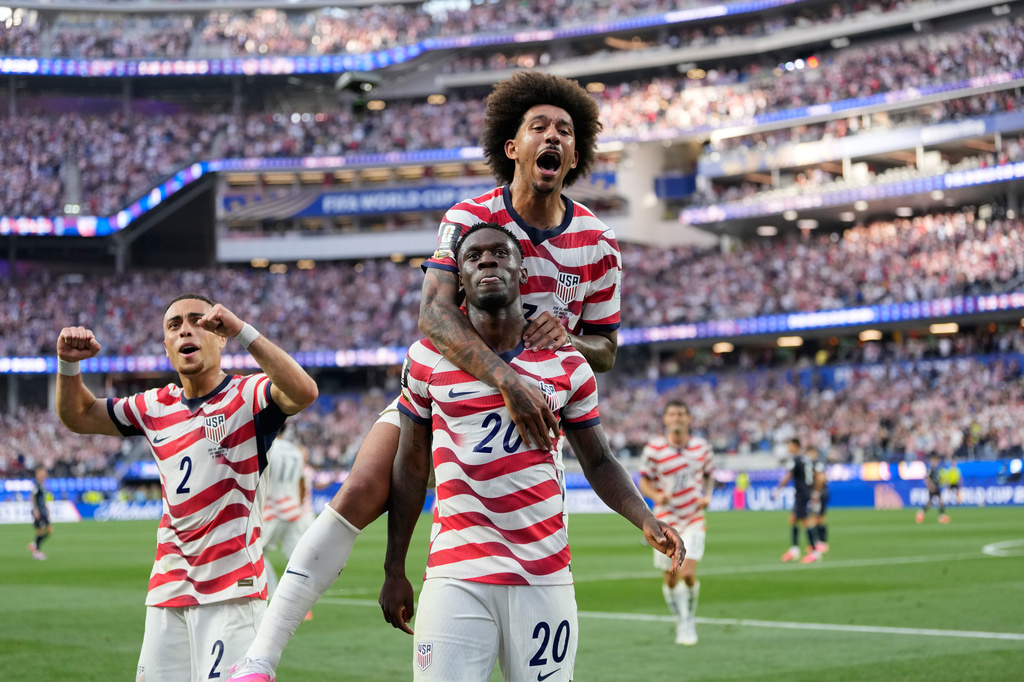 US opens its home World Cup with a dynamic 4-1 victory over Paraguay, sparked by Balogun’s 2 goals