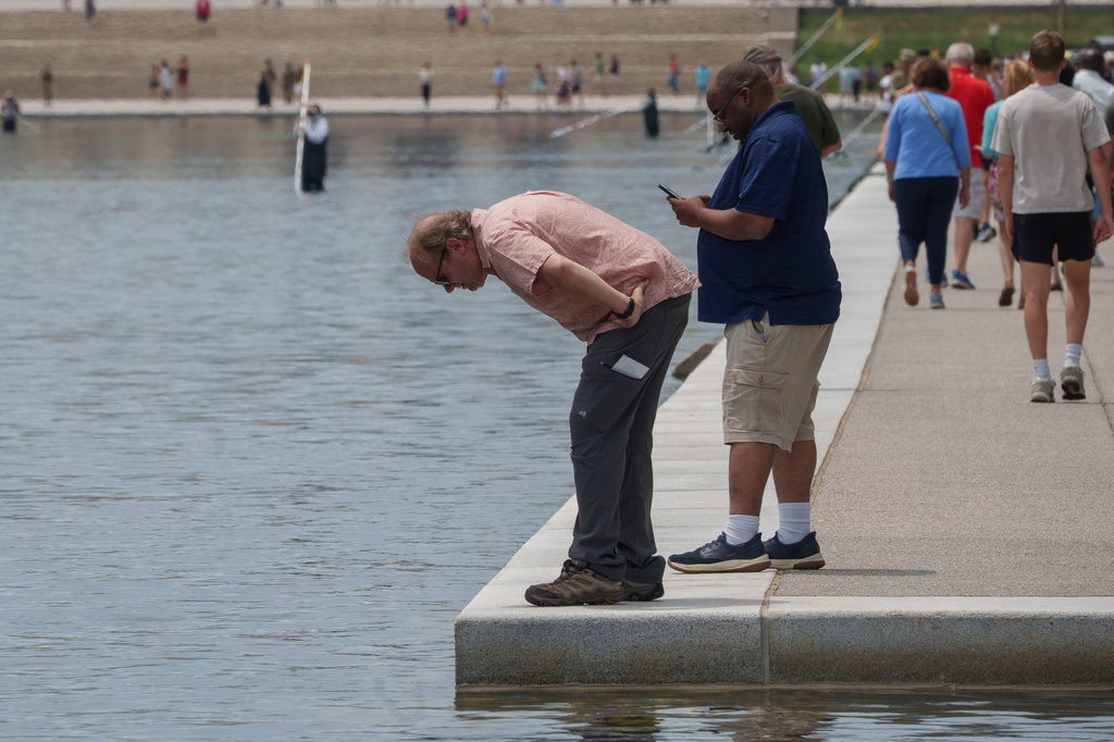 Patrols and nanobubbles on display at the Reflecting Pool as Trump looks for a renovation do-over