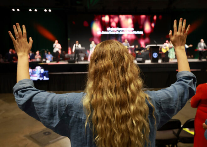4 years running, Southern Baptists weigh tightening ban on churches with women pastors