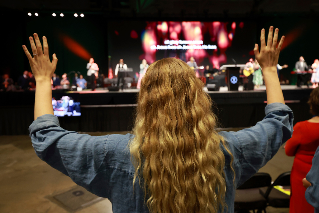 4 years running, Southern Baptists weigh tightening ban on churches with women pastors