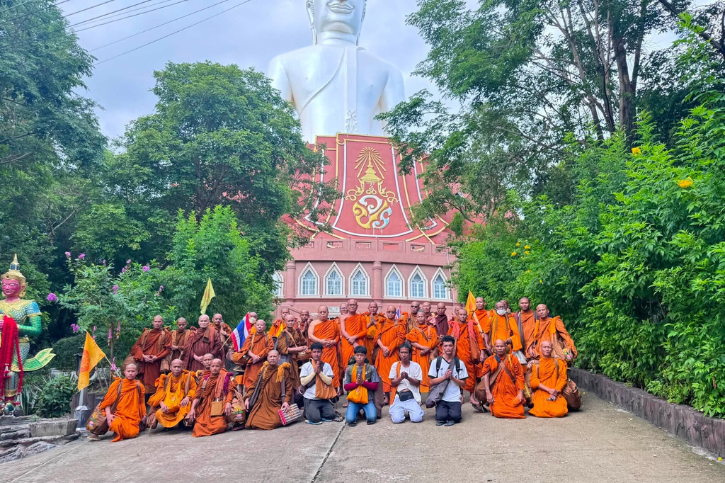 11-year-old boy driving pickup truck crashes into group of Thai monks, killing 9