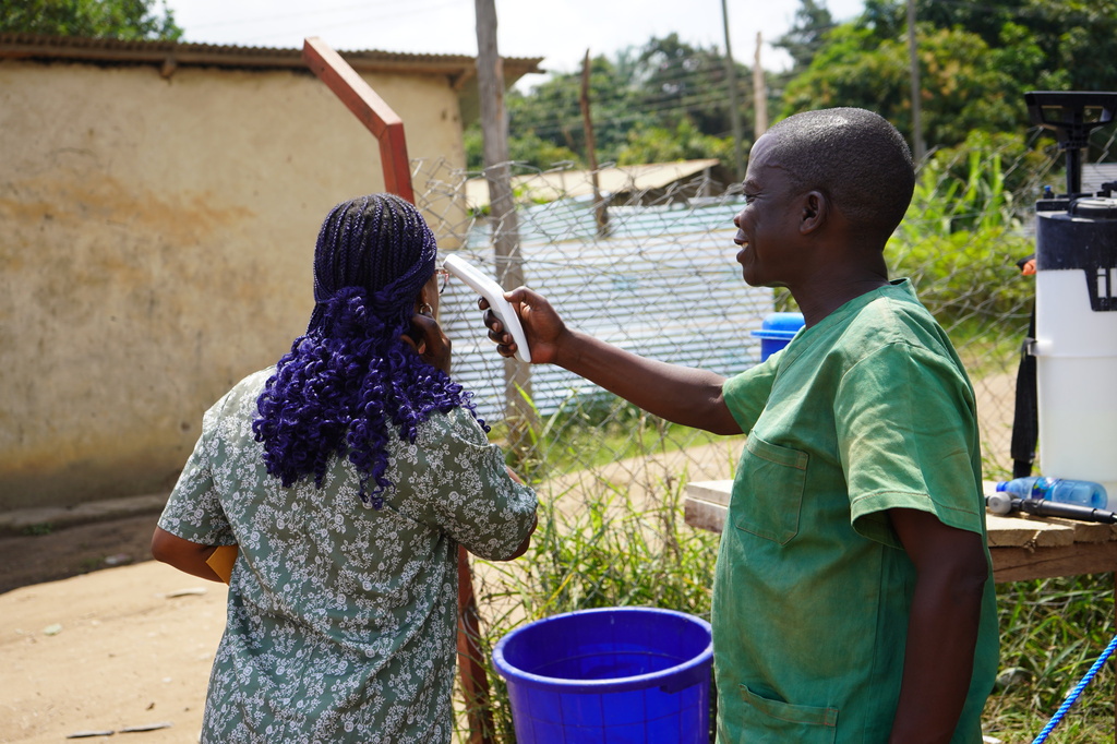 Ebola death toll in Congo rises to at least 930, including dozens of health workers