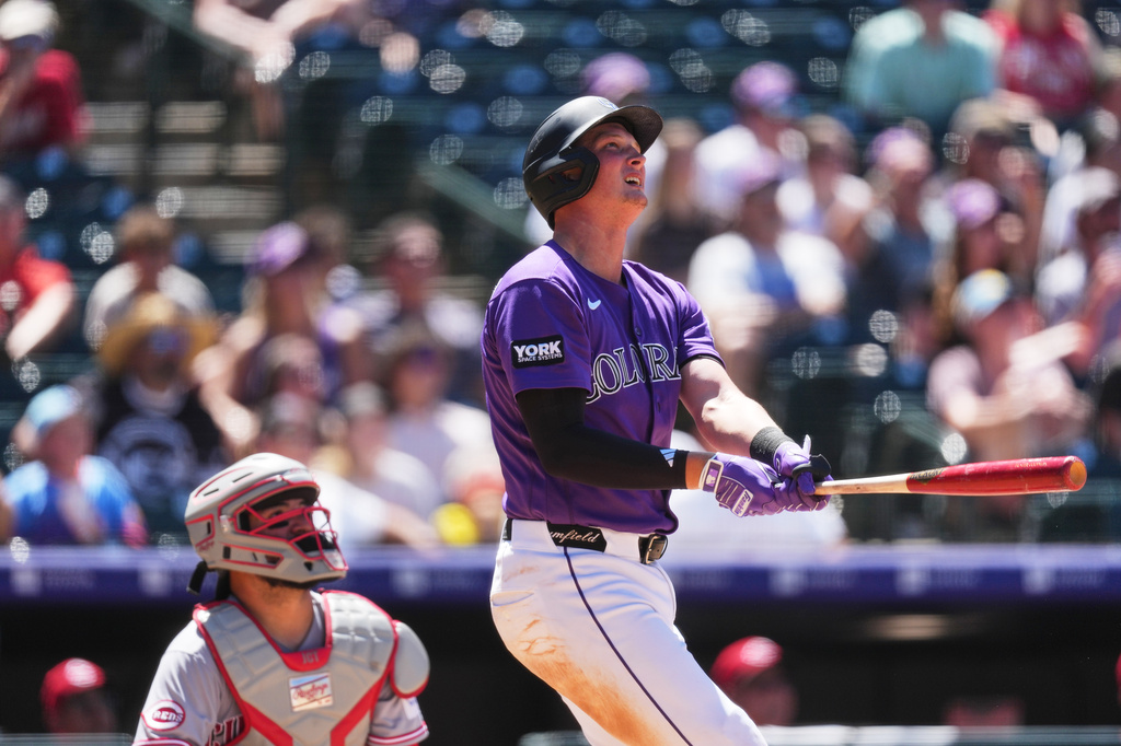 Rockies reinstate RHP Tomoyuki Sugano from injured list, earns win over Reds with efficient outing