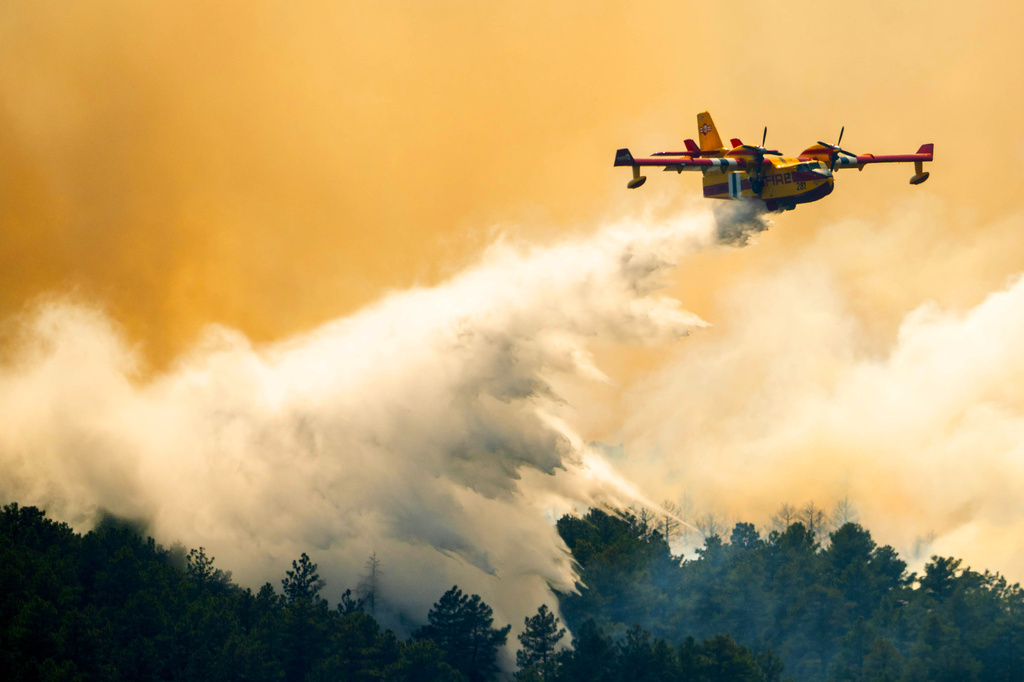 Aspen Acres wildfire forces thousands to evacuate and destroys more than 160 structures