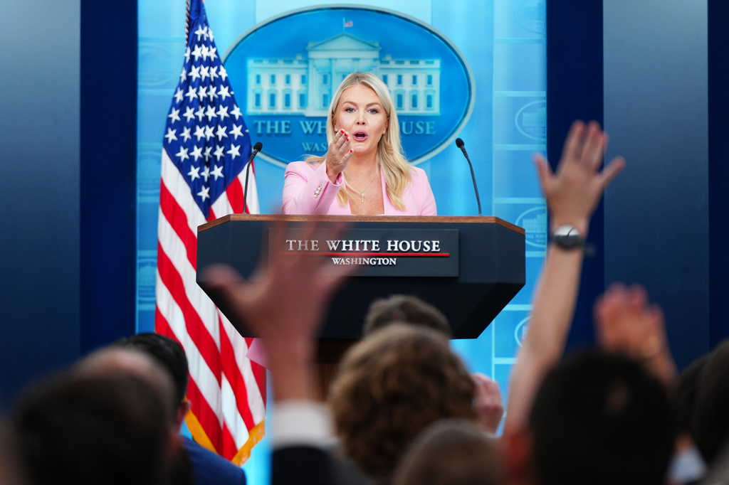 Trump’s teleprompter operator on unpaid leave for alleged prediction market bets on Trump speeches