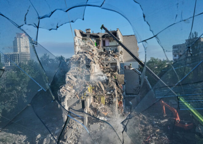 A major Russian attack kills 20 in Kyiv as Ukrainian strikes disrupt Moscow’s oil sector