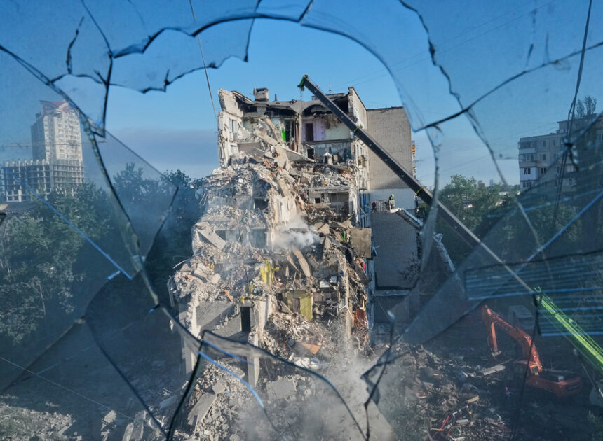 A major Russian attack kills 20 in Kyiv as Ukrainian strikes disrupt Moscow’s oil sector