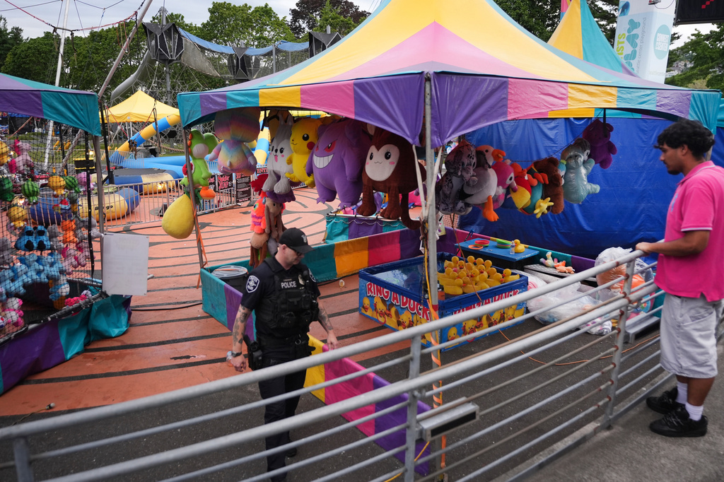 Shooting at a Seattle food festival leaves 2 dead and wounds 5, fire official says