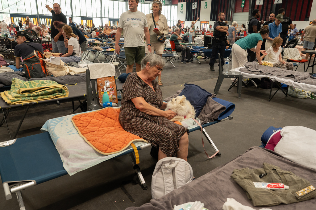 France says monster fire that forced 220,000 people to flee has stopped growing