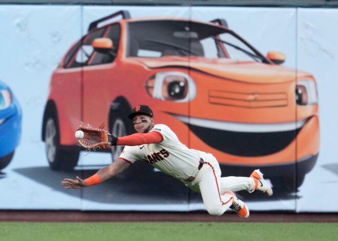 Giants beat the Rockies 8-2 to start a 4-game series