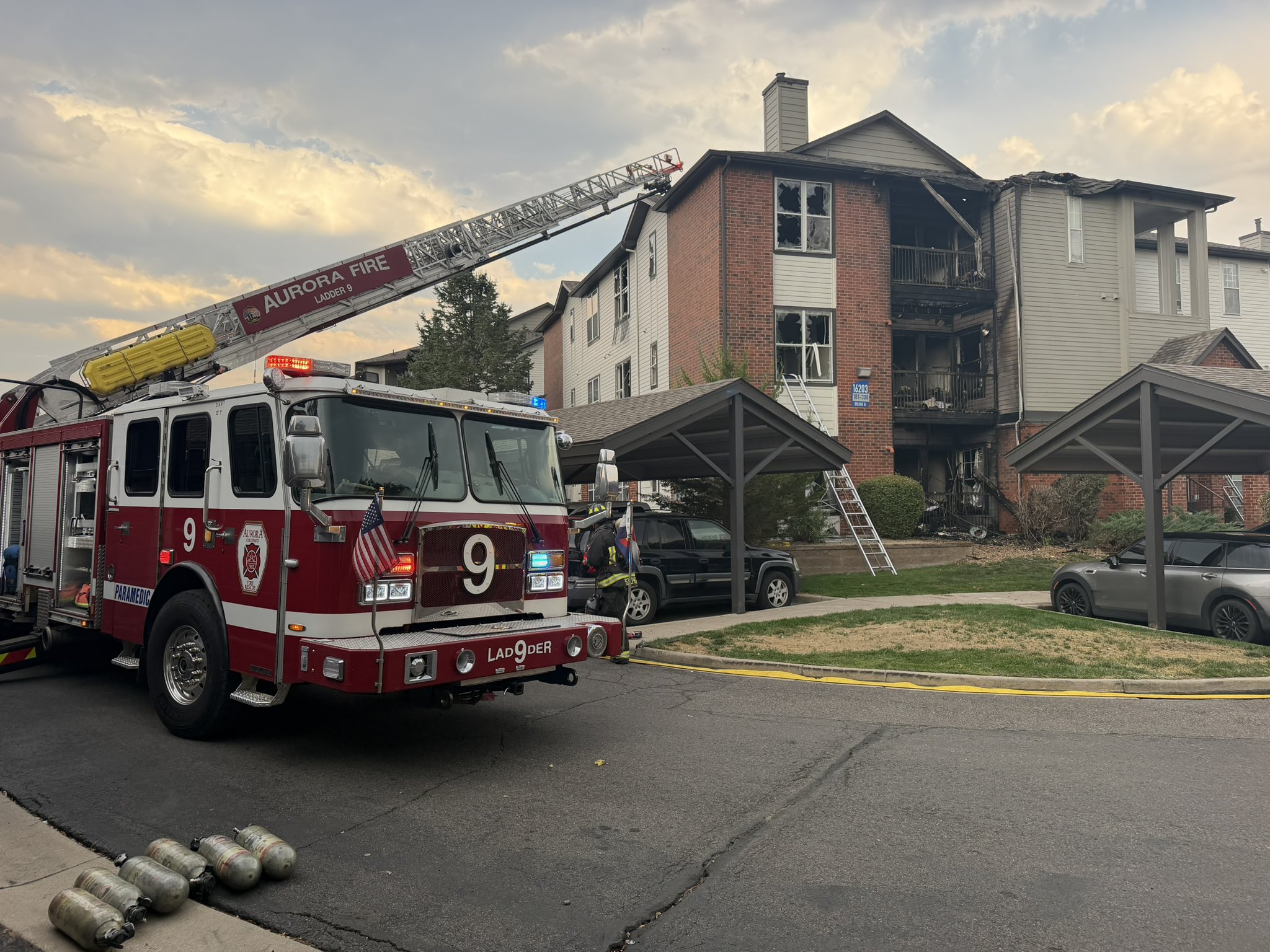 Fire at Aurora apartment complex forces 50 residents out, including numerous pets