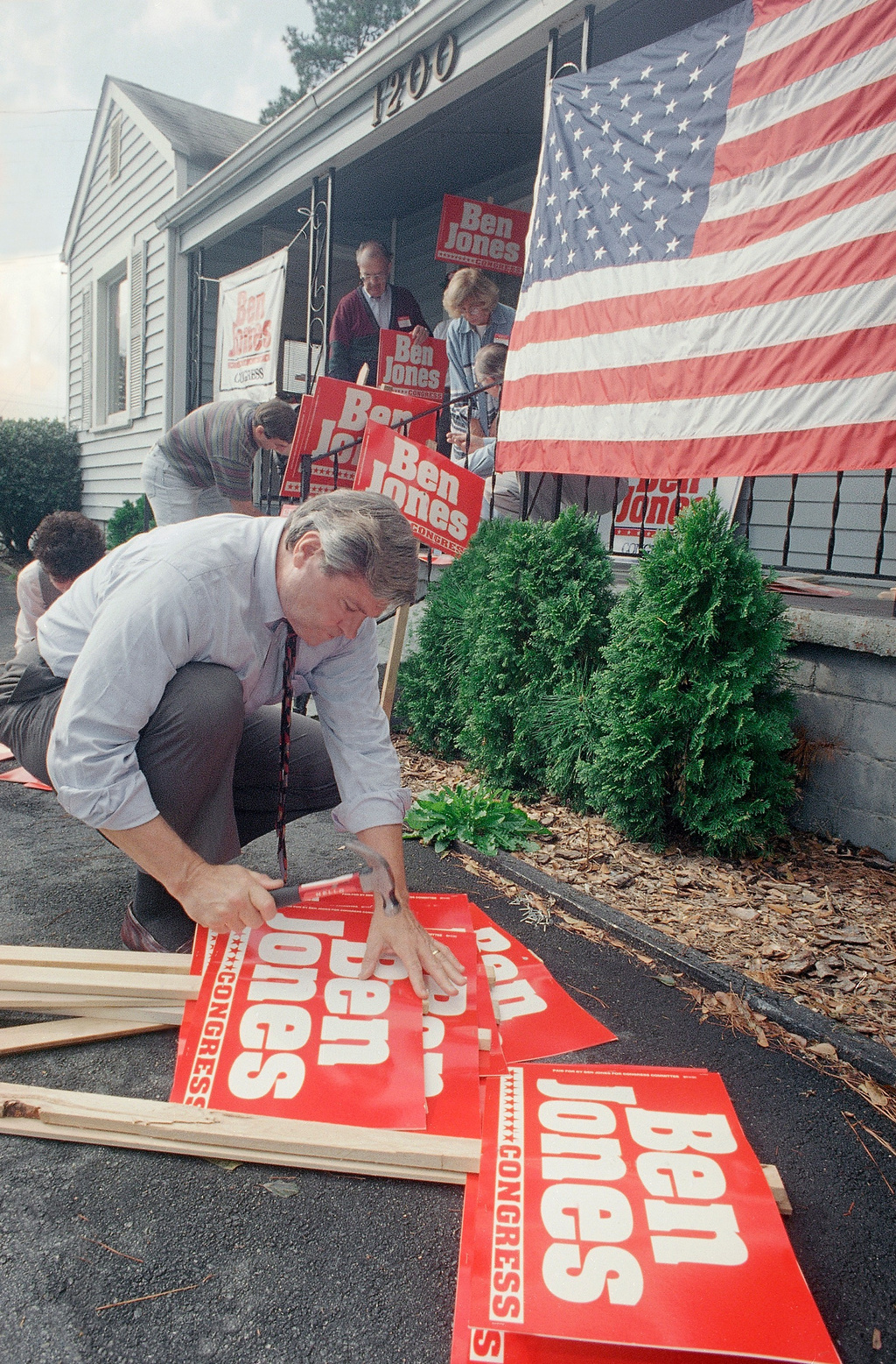 Ben Jones, good ol’ boy ‘Dukes of Hazzard’ actor and 2-term US House member, dies at 84
