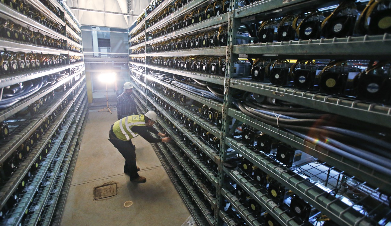 Aurora lawmakers advance rules on data center water use and locations near neighborhoods