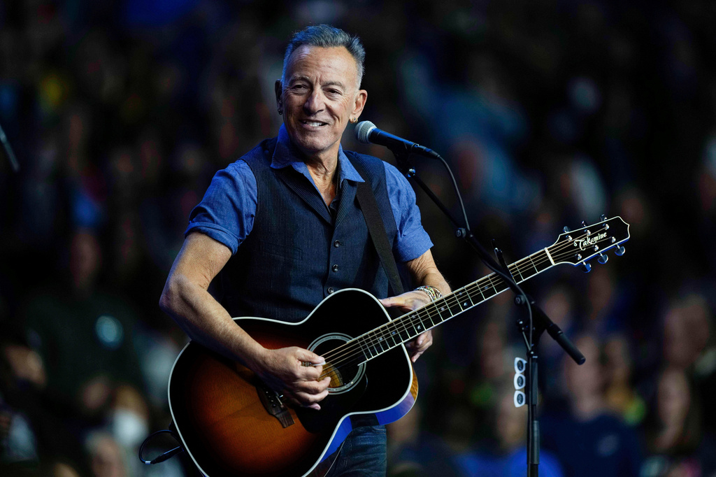 Veterans’ fundraiser draws Bruce Springsteen, Hasan Minhaj and Jon Stewart