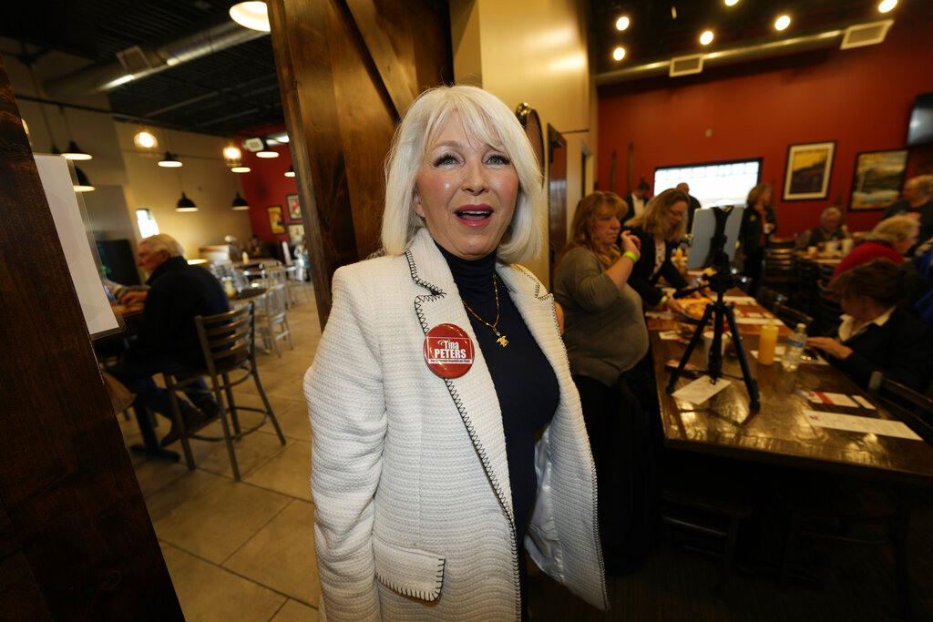 Parole terms don’t prevent convicted felon Tina Peters from returning to election work