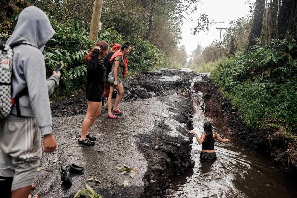 1 death linked to Tropical Storm Lala as more than 100,000 remain without power in Hawaii